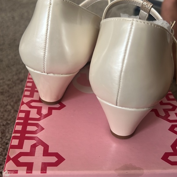 Dillards GB girls “Cinderella for a day” shoe. - Picture 3 of 6